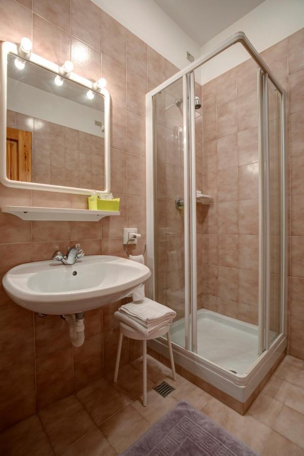 Hotel Petit Foyer Pollein Ngoại thất bức ảnh